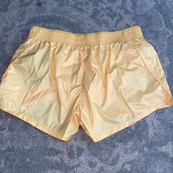 Nike Swoosh Run Women’s Running Shorts, NWT Size Medium - Picture 5 of 7